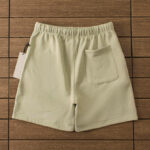 "essence" shorts pistachio - Image 2